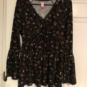 Cute peasant top with bell sleeves